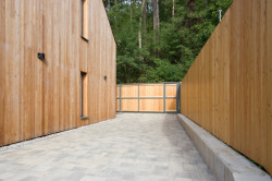 Proměna chaty v rodinný dům od studia Prajaga v Praze