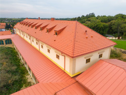 Řád bosých karmelitek proměňuje zemědělský statek v Drastech na své nové sídlo.