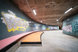 Podchod u metra Vltavská se proměnil na outdoorové sportoviště