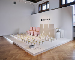 mmcité se rozhodlo prezentovat na letošním Designblokuinteraktivní  instalací  sedaček od Kovostalu. 