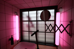 Trafajda, RFF: Interiér ožil novým duchem a působivá instalace různých typů světel vytváří na malém intimním prostoru elektrizující náboj