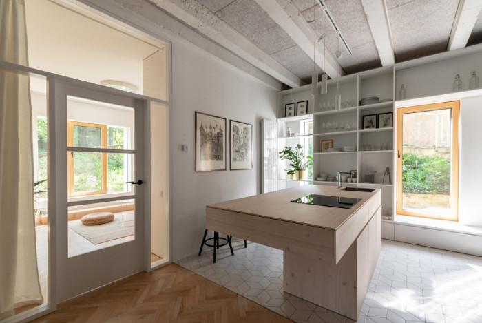 Rekonstrukce přízemního bytu, What architects