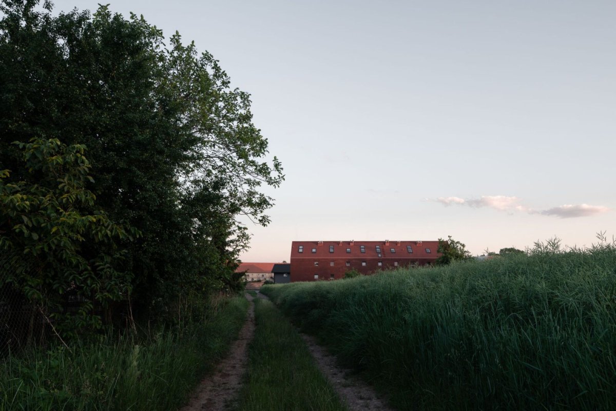 Polyfunkční dům Slivenec od bod architekti (soutěžní návrh)
