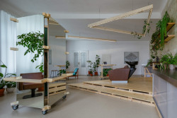 Ondřej Bělica - Ateliér na náměstí: Trojstěnný objekt zrcadel