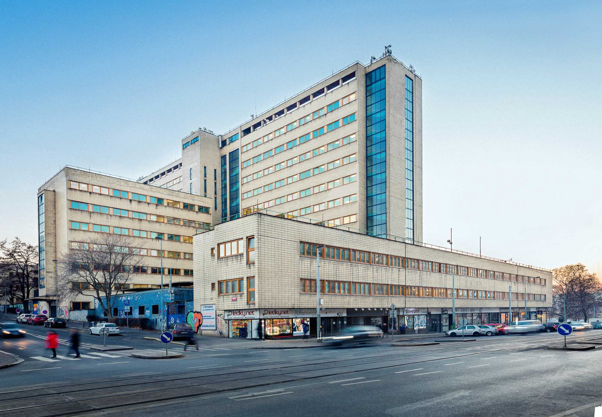 Bývalému domu Všeobecného penzijního ústavu hrozí velká přestavba