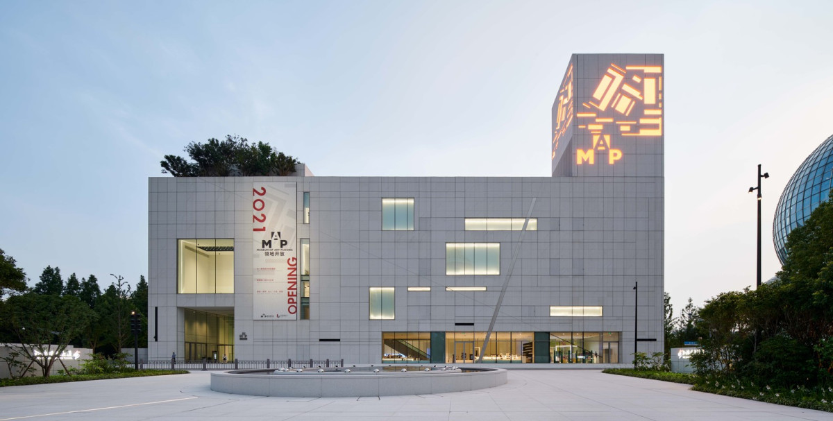 Muzeum umění Pudong v Šanghaji od Jeana Nouvela vystavuje jeho dílo