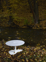 Architektka Daniela Polubědovová představila novou kolekci stolů Indiánské léto