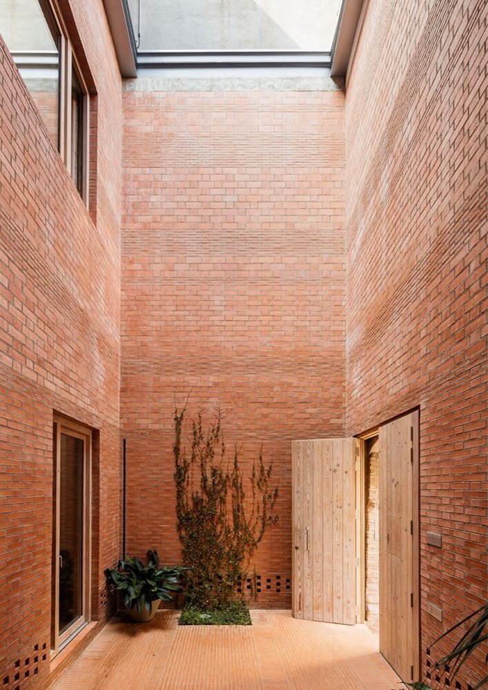 HARQUITECTES, cihlový dům č.p. 1014, foto