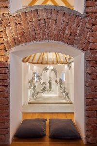 Rekonstrukce kostela sv. Josefa ve Slavětíně, ATELIER TSUNAMI: Do vybíleného kostela tak přináší ozvláštnění