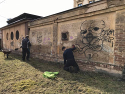 Objekt bývalé kuželny ze 30. let v plzeňských Štruncových sadech, pohled od řeky. Foto: Studio Toast