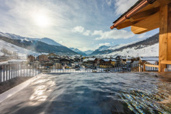 Nerezový bazén Imaginox s masážní lavicí pro hotel Damelis v Livignu