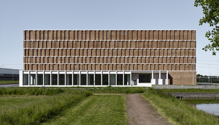 Městský Archiv v Delftu od architektonických kanceláří Office Winhov a Gottlieb Paludan Architects: