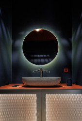 Pohled do hygienického zázemí (Kanceláře Deveron v Blueriot; CISARSTUDIO)