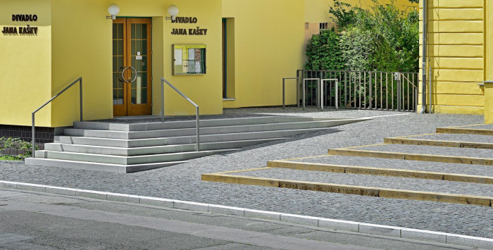 FAM Architekti, Revitalizace předprostoru Městského domu a Divadla J. Kašky – foto