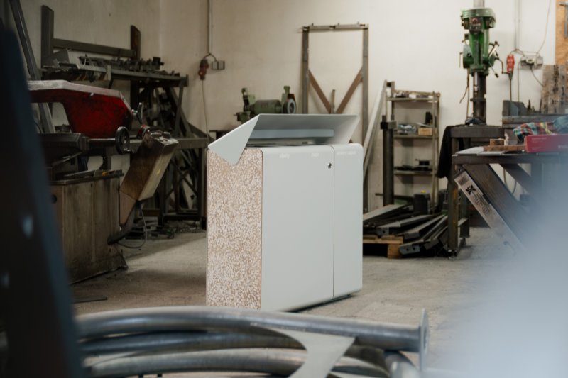 Vzhled košů Daku lze přizpůsobit pomocí různých materiálových výplní, včetně desek z recyklovaného plastu od společnosti Plastic Guys. (Koš Daku od Urbania)