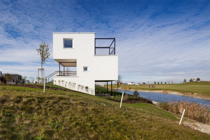 Obydlí v objetí golfu, 3x3,