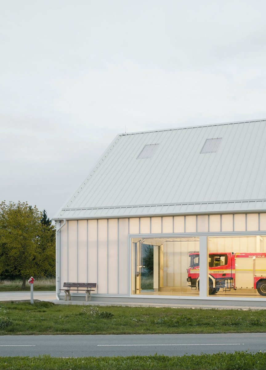 Hasičská stanice Dolní Jirčany, SOA architekti

