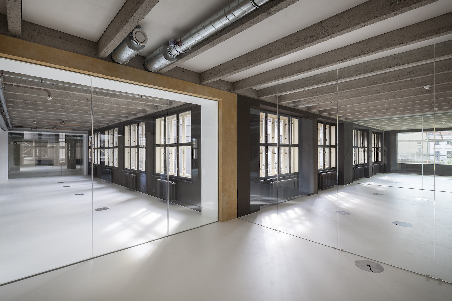 Interiéry Paláce Špork podle návrhu Stanislava Fialy.