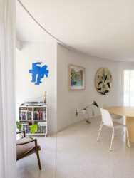 V reakci na nedostatek bydlení se majitelé rozhodli transformovat ho na novou bytovou jednotku. (Byt bazén, GRAU)