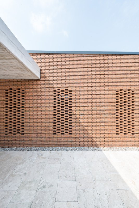 Dom s kamenným pátiom, Beef architekti