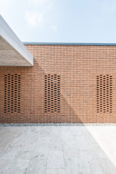 Dom s kamenným pátiom, Beef architekti