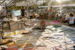 Další z workshopů se rozhodl ušít z recyklovaných látek stínění na veřejná prostranství horkého Benidormu. 