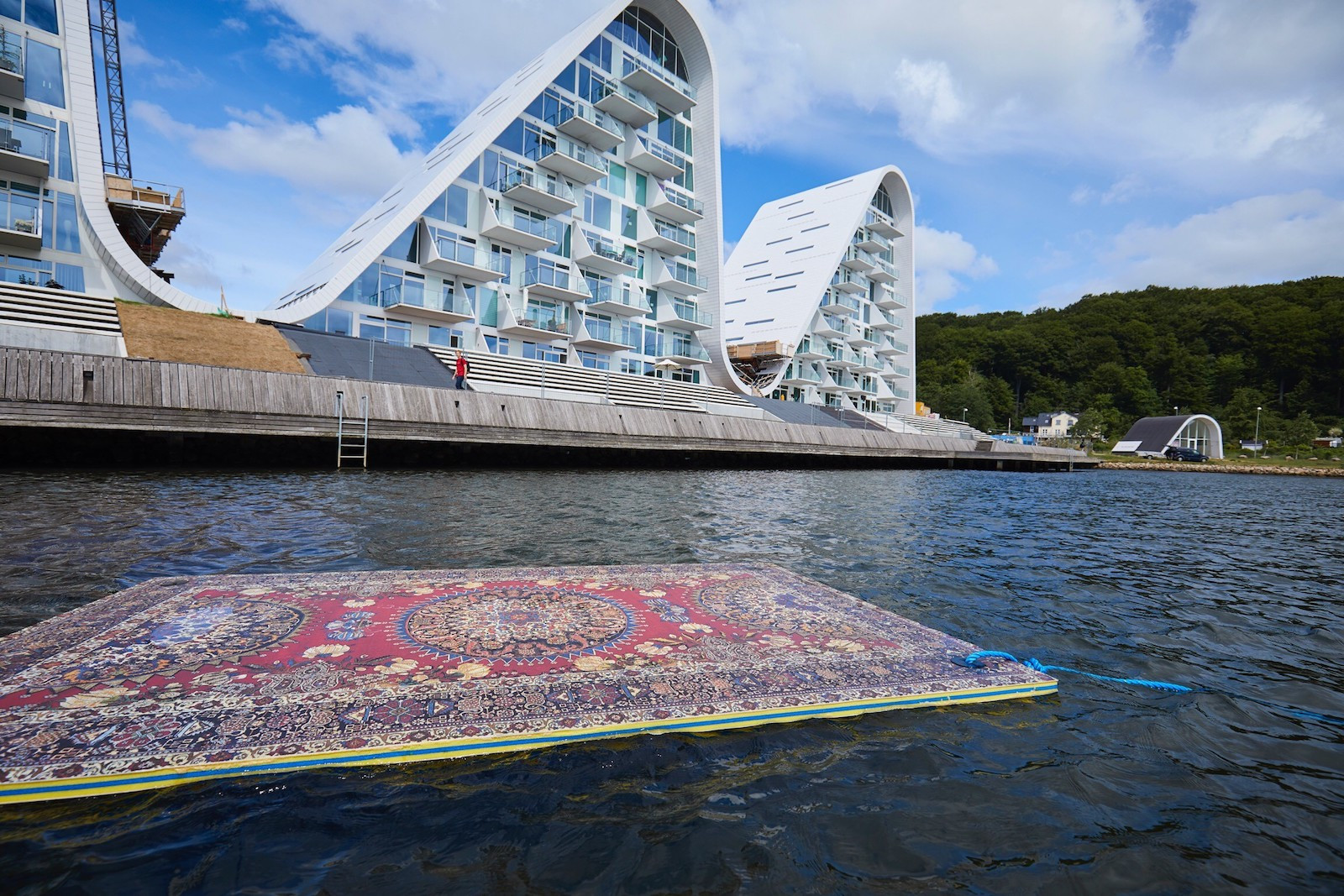 Flydende tæppe, Tina Helen