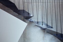 Rodinný dům ve svahu, masparti