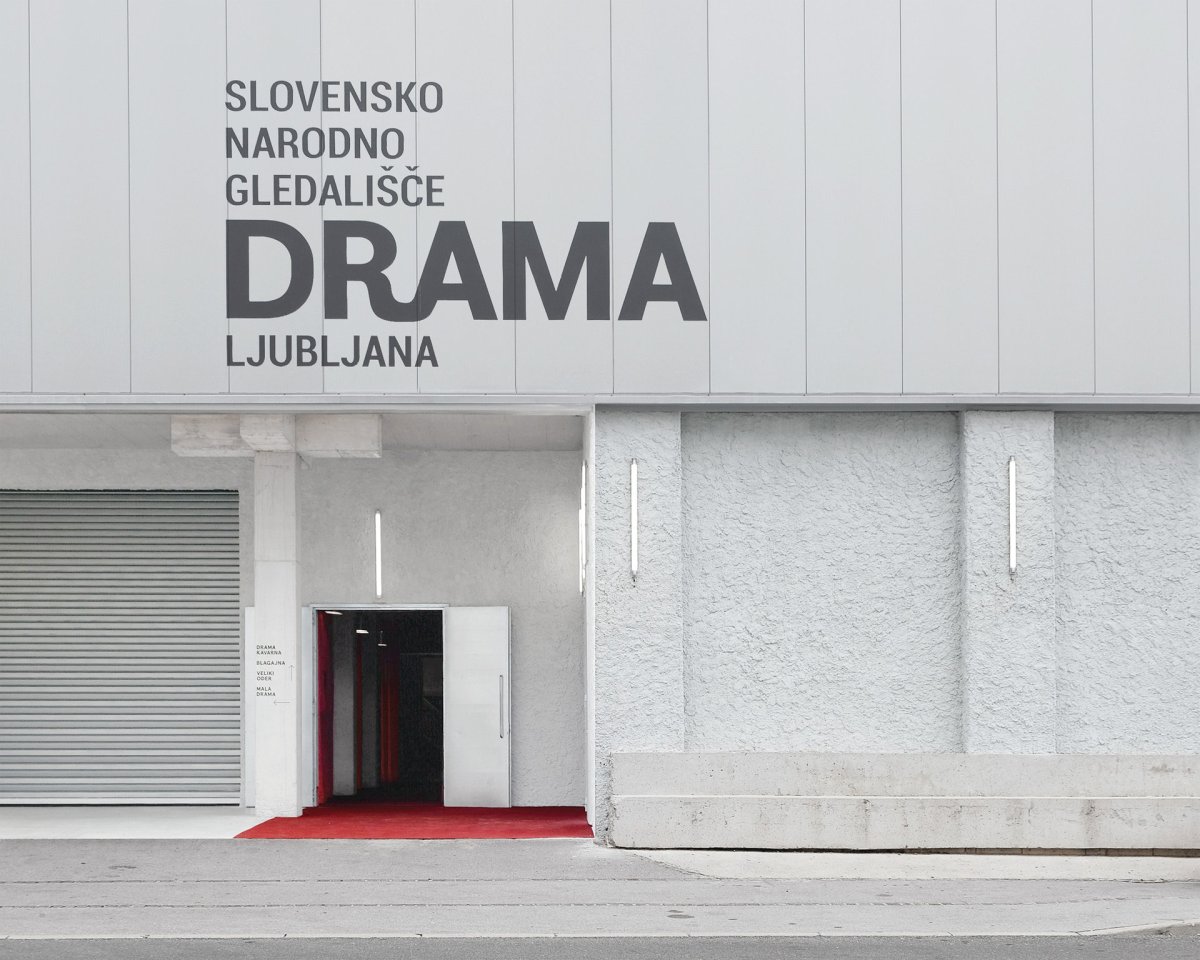 Vítězná stavba EU Mies Awards 2026 v kategorii Emerging: dočasná scéna Slovinského národního divadla; Vidic Grohar Arhitekti