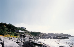 Casa Pite v Papudu, autor: Smiljan Radić, sochy: Marcela Correa, 2003–2005