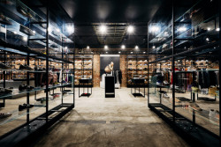 Redesign interiéru prodejny Footshop v pražském prostoru Vnitroblock, studio EYELEVEL.