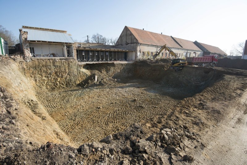 Rekonstrukce zámku a přilehlých hospodářských budov probíhala mezi lety 2008−2013