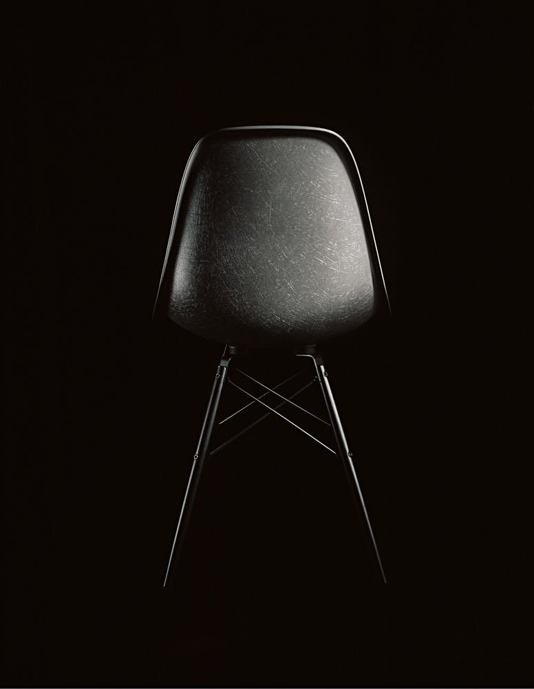 Židle Eames fiberglass, šedá sloní kůže.