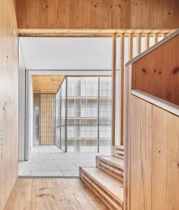 Bytový dům v Barceloně od ateliéru Peris+Toral Arquitectes