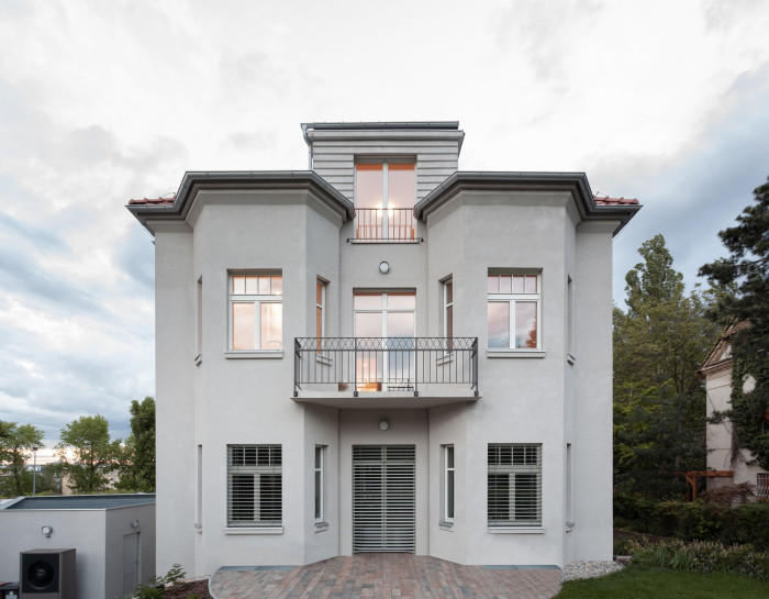 Rekonstrukce vily na Ořechovce v Praze, monom architekti
