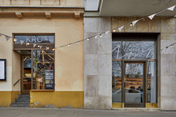 Kro Café, NEUHÄUSL HUNAL / David Neuhäusl, Matěj Hunal