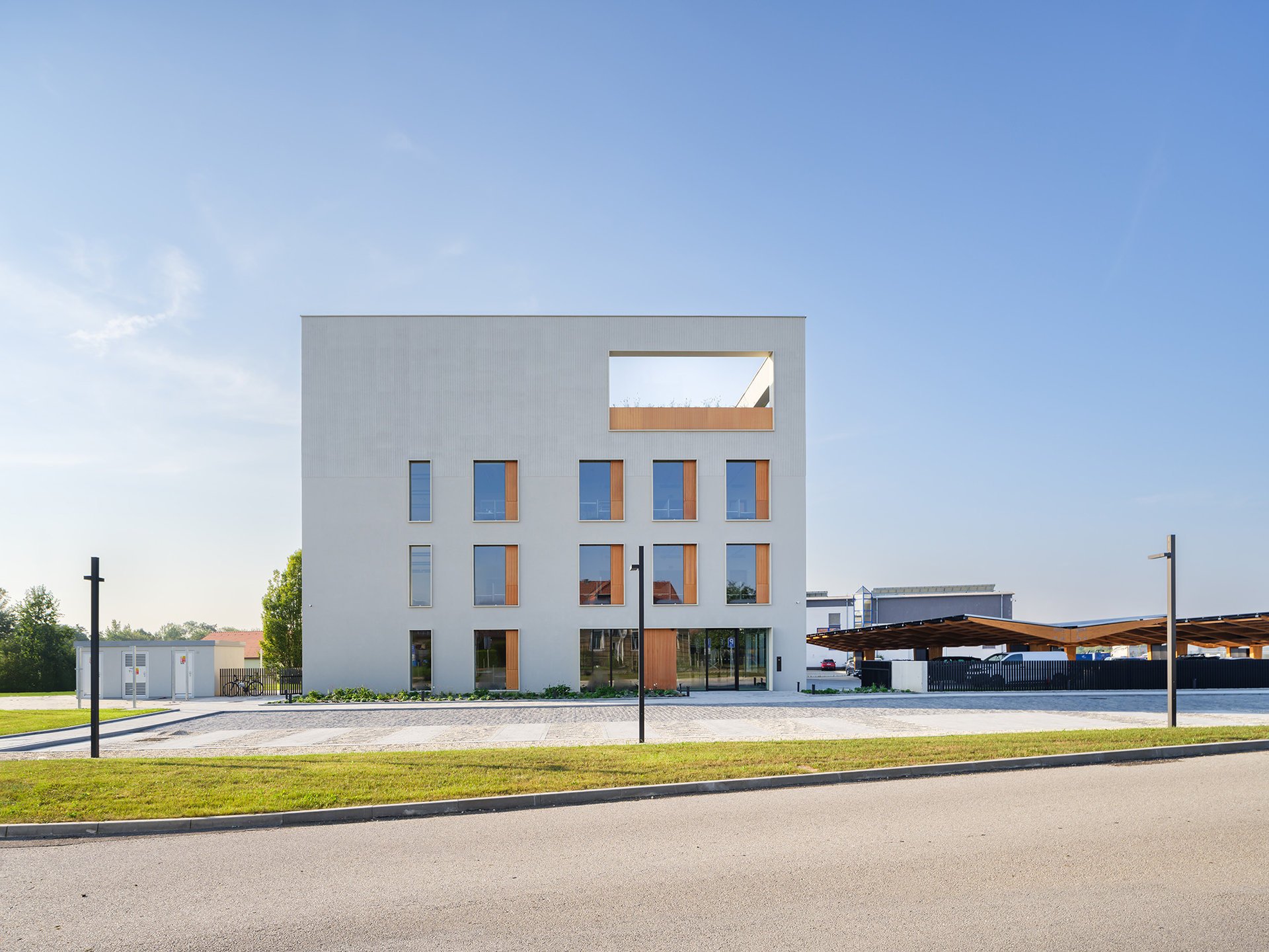 BUDEXHub. Druhá největší tuzemská dřevostavba. Jak se tam pracuje? (Kanceláře postavené z CLT panelů; Studio Perspektiv)
