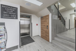 Studio Gebas realizovalo v Peci pod Sněžkou Hotel Zelený potok zahalený do dřeva.