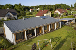 Vladimír Balda architekt, Přízemní dům se slunolamem – foto