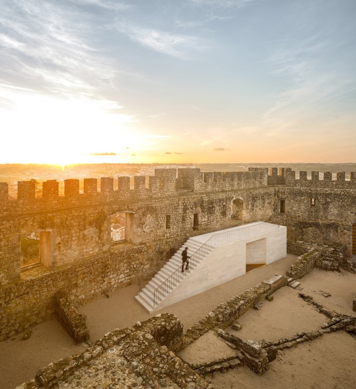 Hrad Pombal, Comoco architects, Portugalsko, 2014 © Fernando Guerra | FG+SG