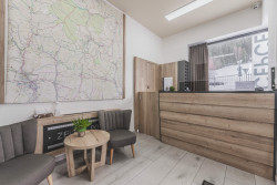 Studio Gebas realizovalo v Peci pod Sněžkou Hotel Zelený potok zahalený do dřeva.