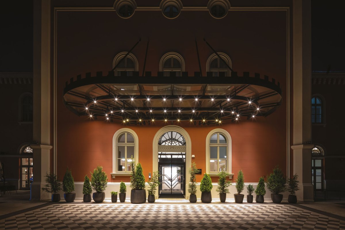 Hotel a restaurace v centru města – Imperial Riding School