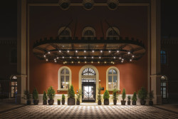 Hotel a restaurace v centru města – Imperial Riding School