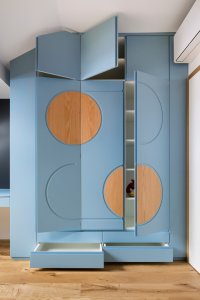 Rekonstrukce interiéru žižkovského mezonetu v Praze od No Architects