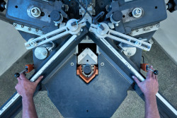 HI okna jsou produktovou značkou společnosti HINTON. Zaměřují se na kompletní dodávku a realizaci hliníkových oken, dveří a fasád