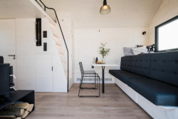 ARTIKUL architekti, Mobile Hut,