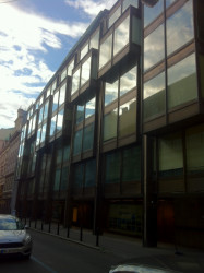 Zdeněk Kuna / Zdeněk Stupka / Milan Valenta / Jaroslav Zdražil: Administrativní budova podniku zahraničního obchodu Omnipol, Praha, 1974 až 1979, podoba do roku 2015. Zdeněk Kuna: Československý zastupitelský úřad, Milán, 1971 až 1976, dobová fotografie.