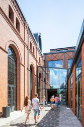 Revitalizace areálu varšavské elektrárny Powiśle architektonickým ateliérem APA Wojciechowski Architekci na živoucí městskou čtvrť