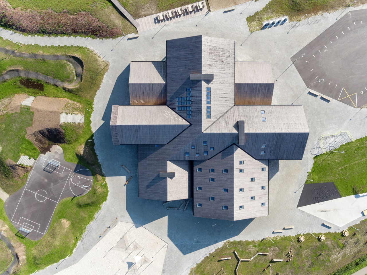 Rozšíření mezinárodní školy Ikast-Brande na komunitní a sportovní centrum od C.F. Møller Architects