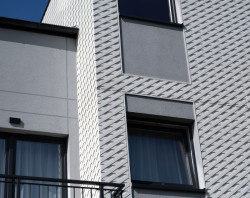 Pro citlivé rekonstrukce historických fasád nebo návrhy fasád moderních novostaveb jsou ideální volbou plastické fasádní prvky a panely StoDeco.